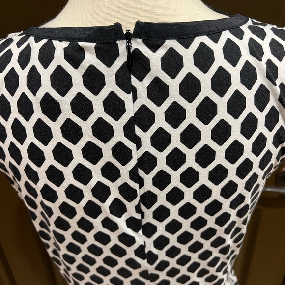 Banana Republic Black and White Peplum Top Medium - Picture 8 of 9